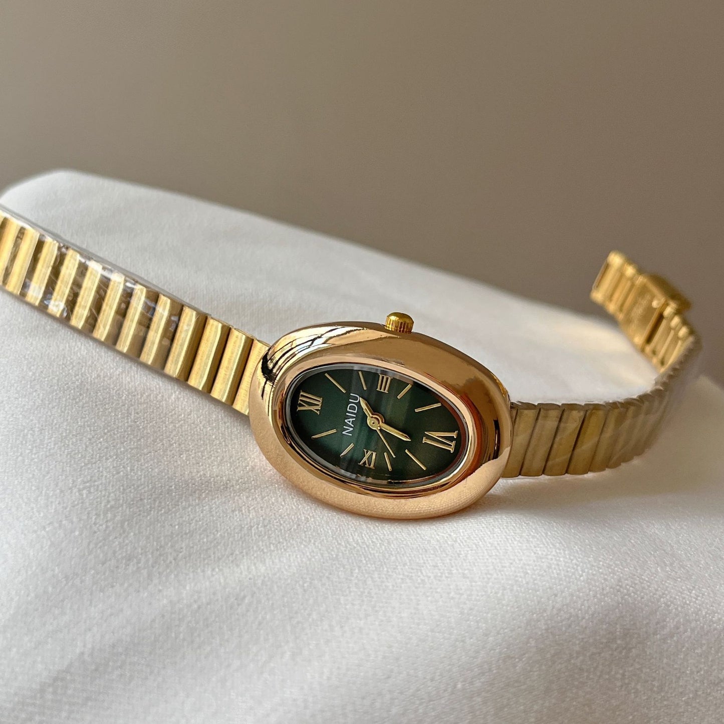 Elegant, Sophisticated, And Subtly Luxurious Retro Womens Wristwatch - Cozy Haven
