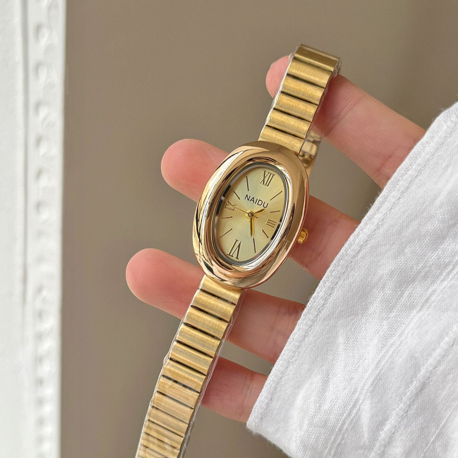 Elegant, Sophisticated, And Subtly Luxurious Retro Womens Wristwatch - Cozy Haven