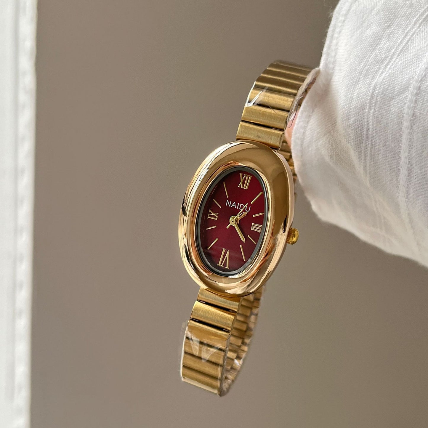 Elegant, Sophisticated, And Subtly Luxurious Retro Womens Wristwatch - Cozy Haven