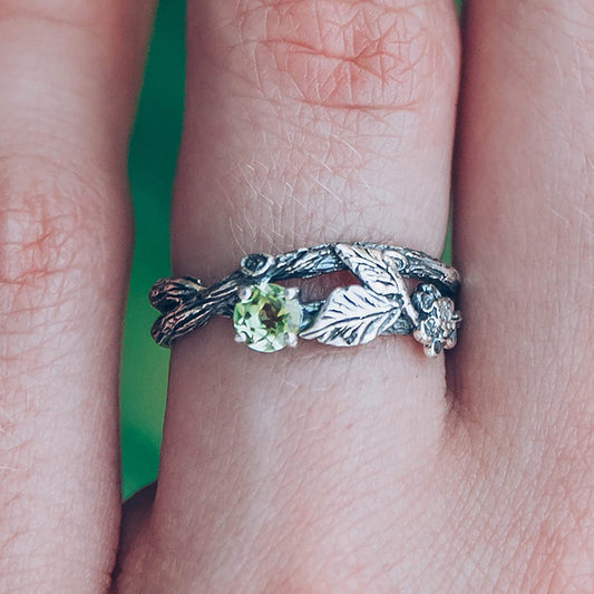 Retro-style Fashion Ring In Antique Silver Finish With Branch-like Design And Zircon Inlay - Cozy Haven
